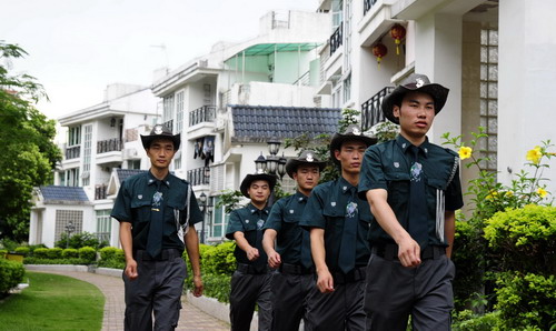 {小區(qū)保安服務 width=